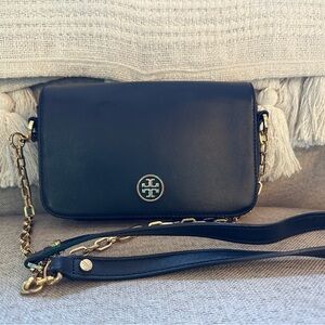 Tory Burch Robinson Black Leather Robinson Flap Crossbody, VGUC